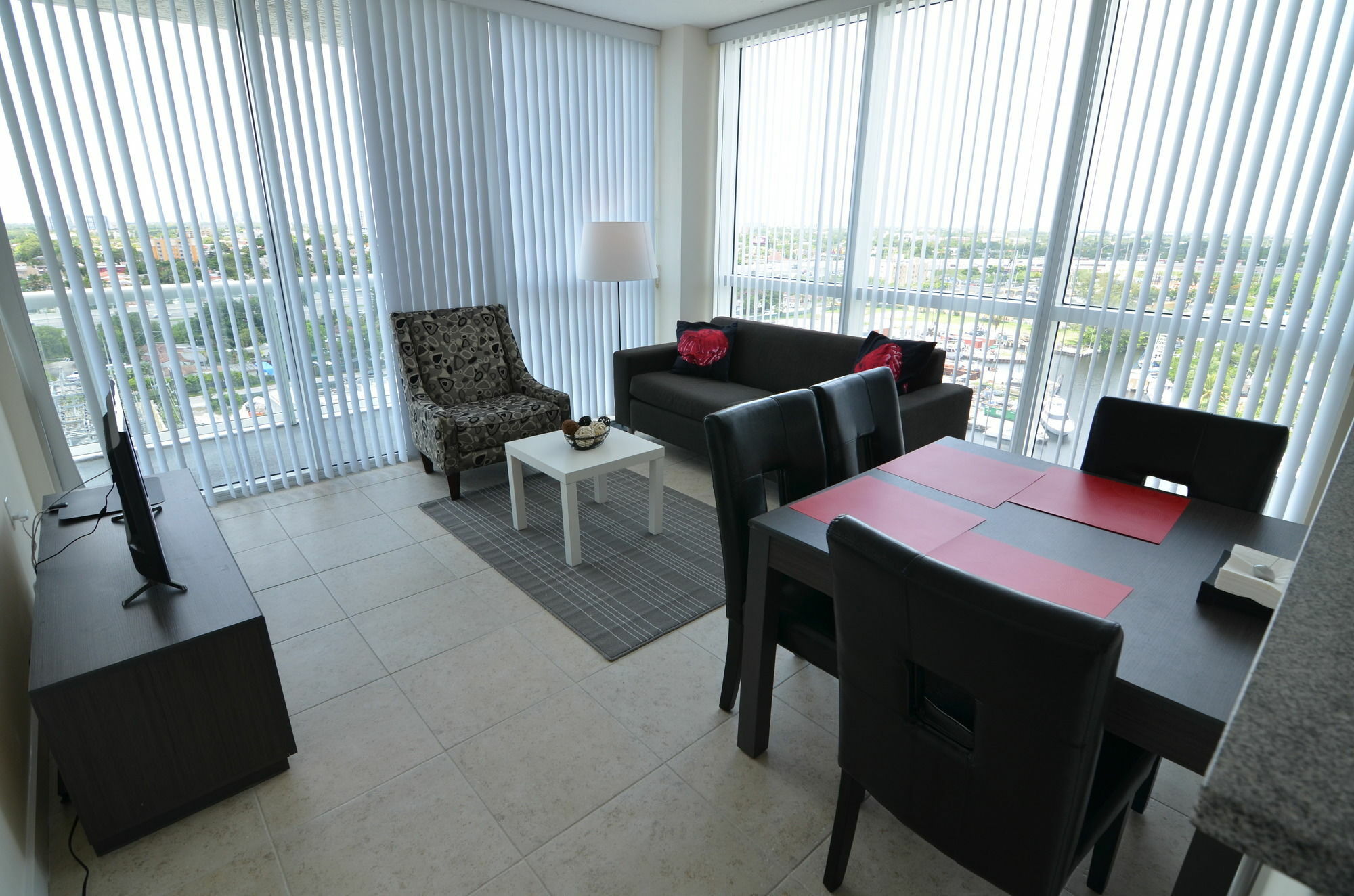 Riviera Luxury Living At River Oaks Marina And Tower Miami Extérieur photo
